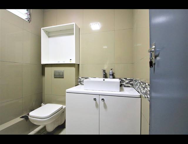 3 bed property to rent in MOUILLE POINT